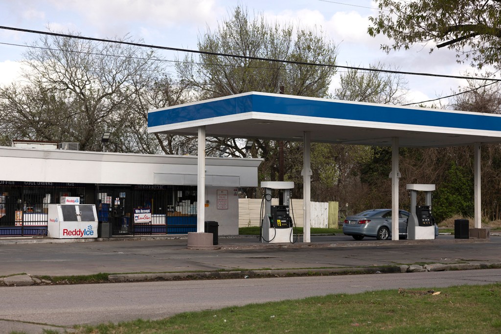 Woodbridge Mini Market in Third Ward