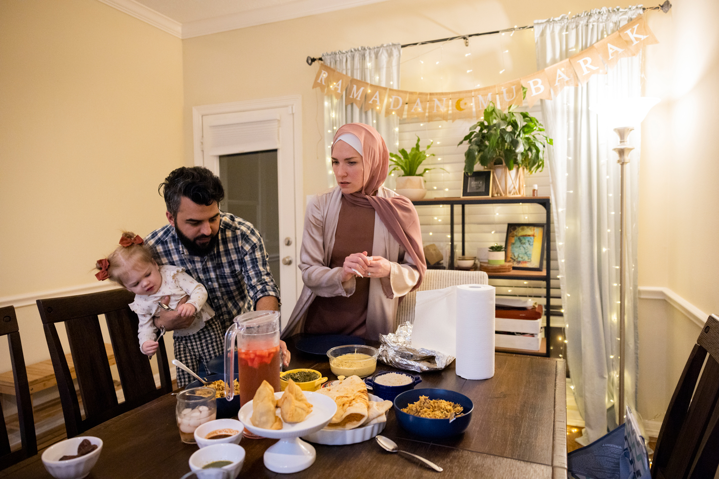 Family sets iftar