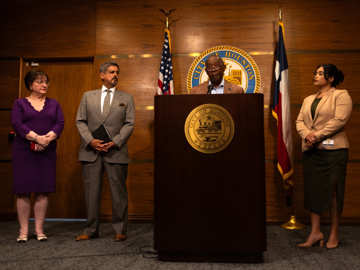 Houston Mayor Sylvester Turner, center, talks to members of the press