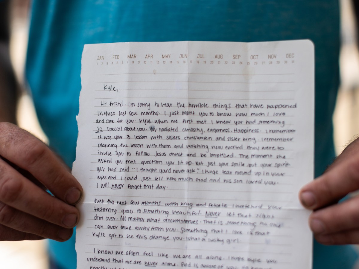 Man holds a hand written letter