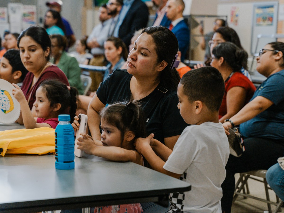 Susana Hernandez and her daughter, Alyssa Hernandez, 3, listen to Houston ISD Superintendent Mike Miles during a community meeting