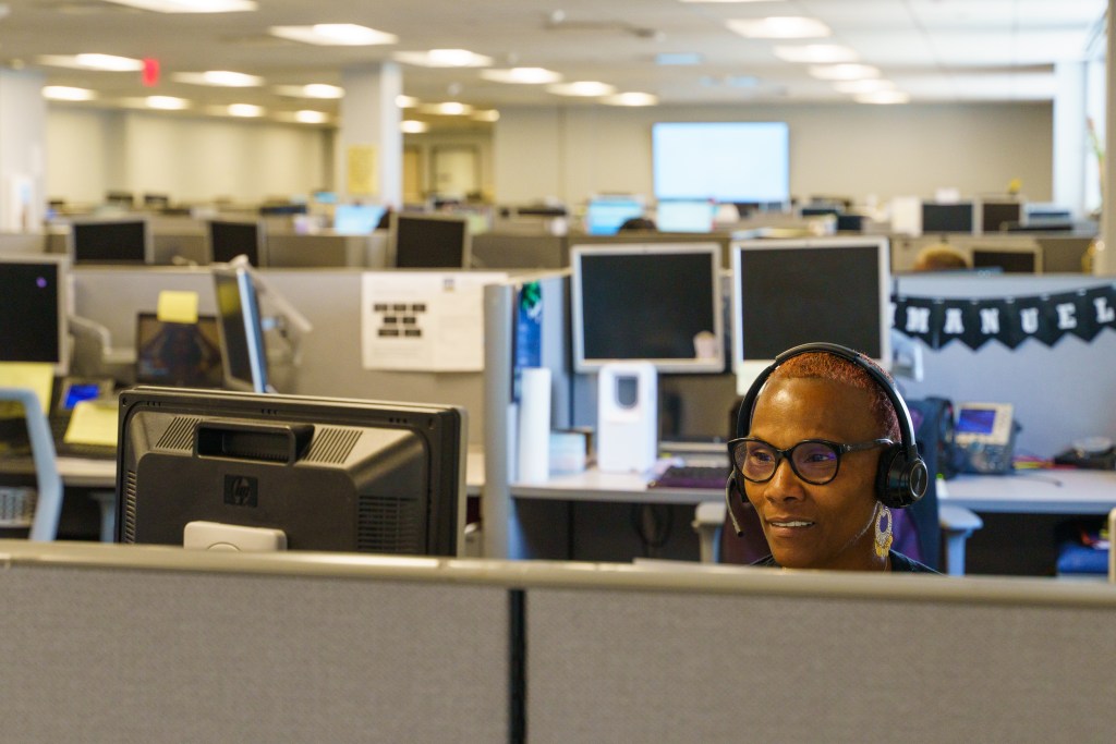 A 311 telecommunicator answers a caller’s 