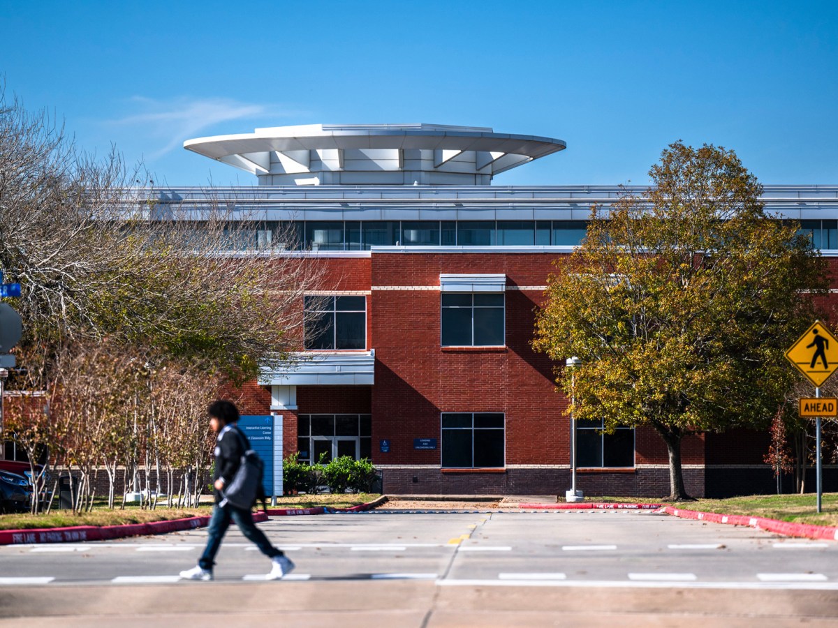 Por qué un colegio comunitario del área de Houston pronto ayudará a adultos a obtener un título de secundaria