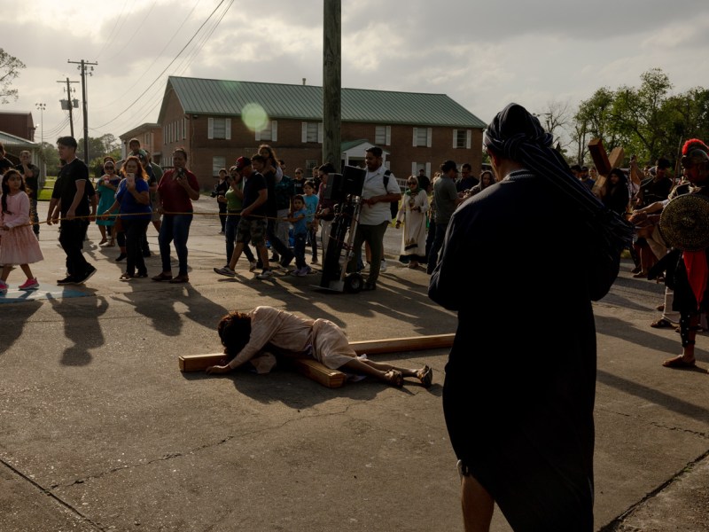 Stations of the Cross: Payán family praises with community