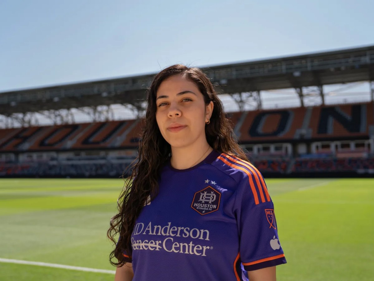 ¡GOL! Conoce a la latina que diseñó el póster de Houston para la Copa Mundial de la FIFA 2026